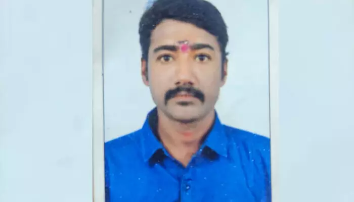 കൊട്ടാരക്കരയില് വെല്ഡിങ് തൊഴിലാളി പൊട്ടക്കിണറ്റില് മരിച്ച നിലയില്; മൃതദേഹം കണ്ടെടുത്തത് ദുര്ഗന്ധം വമിച്ചതിനെ തുടര്ന്ന് നടത്തിയ തിരച്ചിലില് കൊട്ടാരക്കരയില് വെല്ഡിങ് തൊഴിലാളി പൊട്ടക്കിണറ്റില് മരിച്ച നിലയില്; മൃതദേഹം കണ്ടെടുത്തത് ദുര്ഗന്ധം വമിച്ചതിനെ തുടര്ന്ന് നടത്തിയ തിരച്ചിലില്