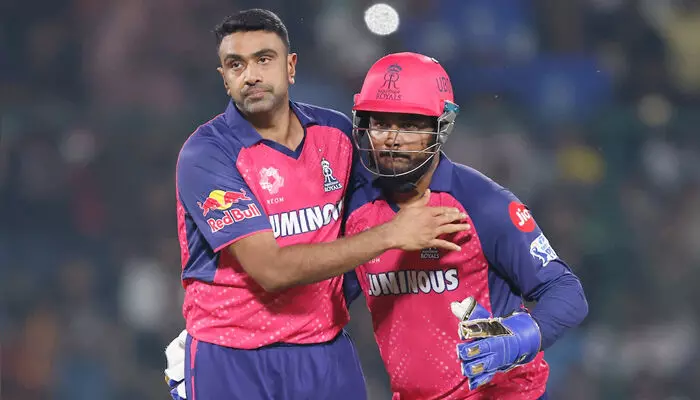 ഒരാൾക്ക് വേണ്ടി മാത്രം ടീമിലെ ബാറ്റിംഗ് ഓർഡർ മാറ്റാൻ കഴിയില്ല; സഞ്ജുവിന്റെ മനസ്സ് ശാന്തമല്ല, വിശ്രമം നൽകുന്നതാണ് ഉചിതം; തുറന്നടിച്ച് ആർ അശ്വിൻ ഒരാൾക്ക് വേണ്ടി മാത്രം ടീമിലെ ബാറ്റിംഗ് ഓർഡർ മാറ്റാൻ കഴിയില്ല; സഞ്ജുവിന്റെ മനസ്സ് ശാന്തമല്ല, വിശ്രമം നൽകുന്നതാണ് ഉചിതം; തുറന്നടിച്ച് ആർ അശ്വിൻ