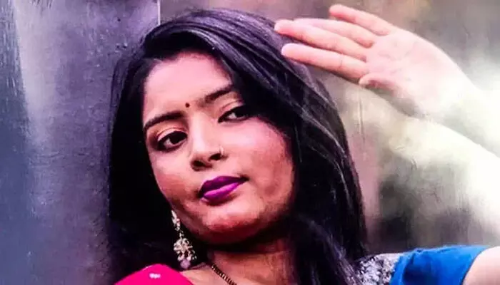 കുടുംബാംഗങ്ങൾക്കൊപ്പം സംസാരിച്ചിരിക്കുമ്പോൾ ഭർത്താവ് കുരങ്ങ് എന്ന് വിളിച്ച് കളിയാക്കി; മുറിയിലേക്ക് പോയി വാതിലടച്ച 21കാരി എത്ര വിളിച്ചിട്ടും പുറത്ത് വന്നില്ല; ജീവനൊടുക്കിയത് മോഡലിംഗ് പ്രിയയായ യുവതി കുടുംബാംഗങ്ങൾക്കൊപ്പം സംസാരിച്ചിരിക്കുമ്പോൾ ഭർത്താവ് കുരങ്ങ് എന്ന് വിളിച്ച് കളിയാക്കി; മുറിയിലേക്ക് പോയി വാതിലടച്ച 21കാരി എത്ര വിളിച്ചിട്ടും പുറത്ത് വന്നില്ല; ജീവനൊടുക്കിയത് മോഡലിംഗ് പ്രിയയായ യുവതി