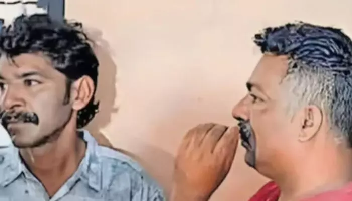 റിപ്പബ്ലിക് ദിനത്തിൽ ആരും അറിയാതെ മദ്യ വിൽപ്പന; വിരുതന്മാരെ പൊക്കാനെത്തിയ എക്സൈസിന് തലവേദന; ഒരുകൂട്ടം ആളുകൾ ചേർന്ന് ചെയ്തത് റിപ്പബ്ലിക് ദിനത്തിൽ ആരും അറിയാതെ മദ്യ വിൽപ്പന; വിരുതന്മാരെ പൊക്കാനെത്തിയ എക്സൈസിന് തലവേദന; ഒരുകൂട്ടം ആളുകൾ ചേർന്ന് ചെയ്തത്