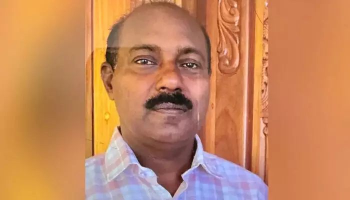 ഡ്രൈവിങ് ടെസ്റ്റ് പാസാക്കുന്നതിനായി ഏജന്റുവഴി കൈക്കൂലി; ചേര്ത്തലയില് മോട്ടോര്വെഹിക്കിള് ഇന്സ്പെക്ടര് വിജിലന്സ് പിടിയില് ഡ്രൈവിങ് ടെസ്റ്റ് പാസാക്കുന്നതിനായി ഏജന്റുവഴി കൈക്കൂലി; ചേര്ത്തലയില് മോട്ടോര്വെഹിക്കിള് ഇന്സ്പെക്ടര് വിജിലന്സ് പിടിയില്