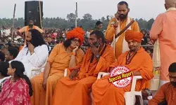 നിളയുടെ തീരത്ത് 271 വര്ഷങ്ങള്ക്ക് ശേഷം മാമാങ്ക ഭൂമിയില് മാഘമഹോത്സവം; മഹാമണ്ഡലേശ്വര് സ്വാമി ആനന്ദവനം ഭാരതിയ്ക്കൊപ്പം നേതൃത്വം നല്കുന്ന സന്ന്യാസിനി ആര്? തിരുനാവായയില് എസ്.എഫ്.ഐയുടെ രണ്ട് മുന്കാല നേതാക്കള് കുംഭമേളയുടെ അമരത്ത് നില്ക്കുന്നത് ചരിത്ര നിയോഗം നിളയുടെ തീരത്ത് 271 വര്ഷങ്ങള്ക്ക് ശേഷം മാമാങ്ക ഭൂമിയില് മാഘമഹോത്സവം; മഹാമണ്ഡലേശ്വര് സ്വാമി ആനന്ദവനം ഭാരതിയ്ക്കൊപ്പം നേതൃത്വം നല്കുന്ന സന്ന്യാസിനി ആര്? തിരുനാവായയില് എസ്.എഫ്.ഐയുടെ രണ്ട് മുന്കാല നേതാക്കള് കുംഭമേളയുടെ അമരത്ത് നില്ക്കുന്നത് ചരിത്ര നിയോഗം