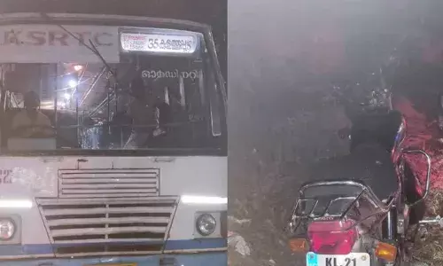 ബൈക്ക് പോലിസ് ജീപ്പില് തട്ടാതിരിക്കാന് ശ്രമം; യുവാവിന്റെ കാലിലൂടെ കെഎസ്ആര്ടിസി ബസ് കയറി ഇറങ്ങി ബൈക്ക് പോലിസ് ജീപ്പില് തട്ടാതിരിക്കാന് ശ്രമം; യുവാവിന്റെ കാലിലൂടെ കെഎസ്ആര്ടിസി ബസ് കയറി ഇറങ്ങി