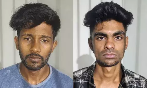 പെട്രോൾ പമ്പ് ഓഫീസിലെ ഗ്ലാസ് ഡോറിന്റെ ലോക്ക് പൊളിച്ച് അകത്തുകയറി; പണവും മൊബൈൽ ഫോണും കവർന്നു; യുവാക്കൾ പിടിയിൽ