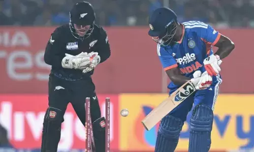 സഞ്ജു എന്നും സഞ്ജു തന്നെയാണ്; അവന്റെ കഴിവിനെക്കുറിച്ച് നമുക്കെല്ലാം വ്യക്തമായ ധാരണയുണ്ട്;  സമ്മര്‍ദങ്ങളെ എങ്ങനെ അതിജീവിക്കണം എന്ന് അറിയാം; മലയാളി താരത്തെ പിന്തുണച്ച് ഇന്ത്യയുടെ ബാറ്റിംഗ് കോച്ച്;  ഹോം ഗ്രൗണ്ടിലെ മിന്നും പ്രകടനത്തിനായി പ്രതീക്ഷയോടെ ആരാധകര്‍