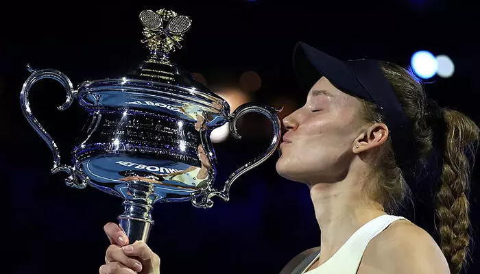 മൂന്നാം സെറ്റിലെ ആ നാടകീയ നിമിഷങ്ങള്...; തോല്വി ഉറപ്പിച്ചിടത്തുനിന്നും പൊരുതിക്കയറി കിരീടനേട്ടത്തില്; ഓസ്ട്രേലിയന് ഓപ്പണ് വനിതാ സിംഗിള്സ് കിരീടം എലേന റീബകീനയ്ക്ക്; ഫൈനലില് സബലേങ്കയെ വീഴ്ത്തി; 2023ലെ തോല്വിക്ക് മധുര പ്രതികാരം മൂന്നാം സെറ്റിലെ ആ നാടകീയ നിമിഷങ്ങള്...; തോല്വി ഉറപ്പിച്ചിടത്തുനിന്നും പൊരുതിക്കയറി കിരീടനേട്ടത്തില്; ഓസ്ട്രേലിയന് ഓപ്പണ് വനിതാ സിംഗിള്സ് കിരീടം എലേന റീബകീനയ്ക്ക്; ഫൈനലില് സബലേങ്കയെ വീഴ്ത്തി; 2023ലെ തോല്വിക്ക് മധുര പ്രതികാരം