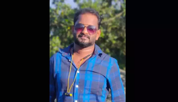 വോളിബോള് കളിക്കുന്നതിനിടെ യുവാവ് കുഴഞ്ഞ് വീണു മരിച്ചു വോളിബോള് കളിക്കുന്നതിനിടെ യുവാവ് കുഴഞ്ഞ് വീണു മരിച്ചു