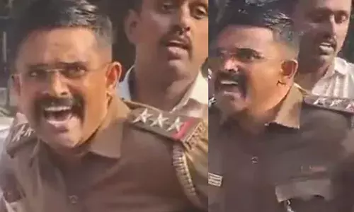 കൈക്കൂലി വാങ്ങുന്നതിനിടെ ലോകായുക്ത പൊക്കി; യൂണിഫോമിൽ പിടിയിലായതോടെ ഉദ്യോഗസ്ഥരോട് അലറിവിളിച്ചും തട്ടിക്കയറിയും ഇൻസ്പെക്ടർ; വീഡിയോ വൈറൽ