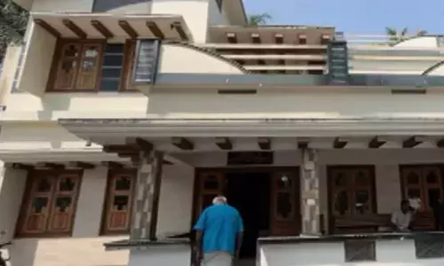 വീട്ടിലെ ആണുങ്ങൾ പള്ളിയിൽ പോയ സമയം നോക്കിയെത്തി; പിന്നാലെ സാരി ധരിച്ച ഒരാളുടെ അതിരുവിട്ട പ്രവർത്തി; മലപ്പുറത്ത് എസ്ഐആർ പരിശോധനയുടെ പേരിൽ നടന്നത്