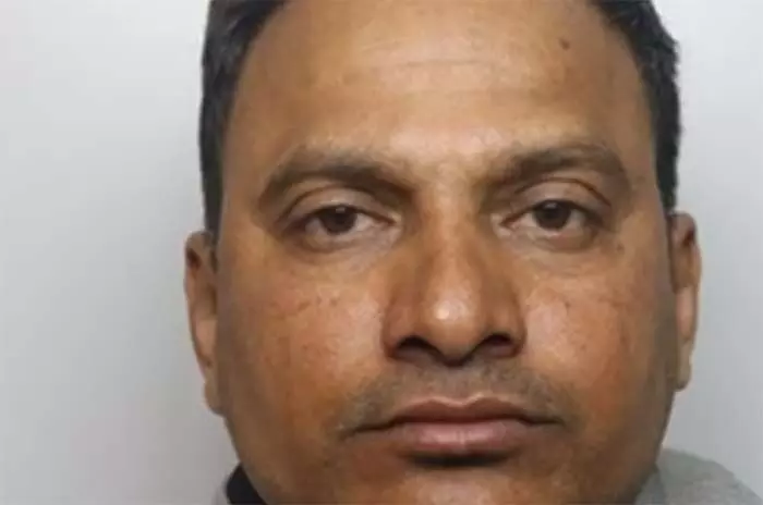 ഫുഡ് ഡെലിവറിക്ക് ചെല്ലുമ്പോള് തുണി പൊക്കി കാണിക്കും; ബ്രിട്ടനിലെ ഇന്ത്യന് വംശജന് തടവ് ഫുഡ് ഡെലിവറിക്ക് ചെല്ലുമ്പോള് തുണി പൊക്കി കാണിക്കും; ബ്രിട്ടനിലെ ഇന്ത്യന് വംശജന് തടവ്