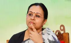 വീണ്ടും രണ്ട് കേന്ദ്ര ബജറ്റുകൾ കൂടി കഴിഞ്ഞു, എയിംസ് കണ്ടില്ല സാർ; ഭൂമി കൊടുക്കാത്തതാണ് കാരണമാണെന്ന് ന്യായീകരിച്ചു കഷ്ടപ്പെടുന്നവരോട്..; കുറിപ്പുമായി മന്ത്രി വീണ ജോർജ് വീണ്ടും രണ്ട് കേന്ദ്ര ബജറ്റുകൾ കൂടി കഴിഞ്ഞു, എയിംസ് കണ്ടില്ല സാർ; ഭൂമി കൊടുക്കാത്തതാണ് കാരണമാണെന്ന് ന്യായീകരിച്ചു കഷ്ടപ്പെടുന്നവരോട്..; കുറിപ്പുമായി മന്ത്രി വീണ ജോർജ്