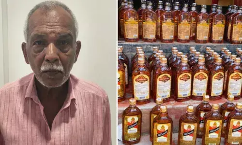 എംസി ഉണ്ട്..ഹണിബീ ഉണ്ട് ഏത് വേണം..!!; അറിഞ്ഞ് വിളിച്ചാൽ വിളിപ്പുറത്താണ് ജോണി ചേട്ടൻ; ഡ്രൈ ഡേയ്ക്ക് വരെ സാധനം കിട്ടും; കാര്യം എക്സൈസ് അറിഞ്ഞതും ട്രോഫി കിട്ടി എംസി ഉണ്ട്..ഹണിബീ ഉണ്ട് ഏത് വേണം..!!; അറിഞ്ഞ് വിളിച്ചാൽ വിളിപ്പുറത്താണ് ജോണി ചേട്ടൻ; ഡ്രൈ ഡേയ്ക്ക് വരെ സാധനം കിട്ടും; കാര്യം എക്സൈസ് അറിഞ്ഞതും ട്രോഫി കിട്ടി