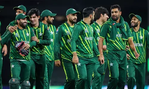 വീണ്ടും പാക്കിസ്ഥാന്റെ ഡ്രാമ! കിറ്റ് ലോഞ്ച് റദ്ദാക്കി നഖ്വി; ലോകകപ്പിന് വരുമോ അതോ മുങ്ങുമോ? ഐസിസി കണ്ണുരുട്ടിയതോടെ പിസിബിക്ക് മുട്ടുവിറക്കുന്നു; പിന്മാറിയാല്‍ യുഗാണ്ട വരും; പണി പാളുമെന്ന് കണ്ടപ്പോള്‍ വിമാന ടിക്കറ്റ് ബുക്ക് ചെയ്ത് പാക്ക് താരങ്ങള്‍