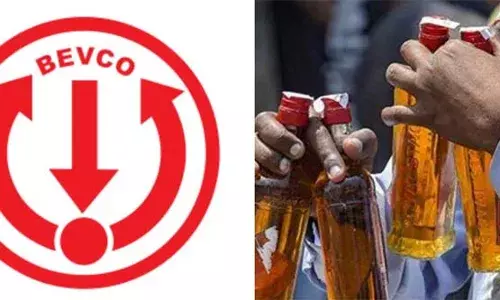 അങ്കമാലി ബെവ്കോ ഔട്ട്ലെറ്റില് വിജിലന്സ് പരിശോധന; രണ്ട് ജീവനക്കാര് മദ്യപിച്ച് ലക്കുകെട്ട നിലയില് അങ്കമാലി ബെവ്കോ ഔട്ട്ലെറ്റില് വിജിലന്സ് പരിശോധന; രണ്ട് ജീവനക്കാര് മദ്യപിച്ച് ലക്കുകെട്ട നിലയില്