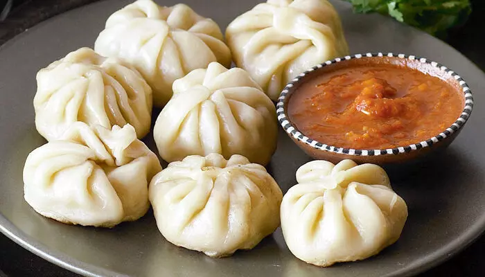 മോമോസിനോട് അമിതാസക്തി; വീട്ടുകാരറിയാതെ ഓരോ തവണയും സ്വര്ണം മോഷ്ടിച്ച് കച്ചവടക്കാരന് നല്കി 14കാരന്: നഷ്ടമായത് ലക്ഷങ്ങളുടെ സ്വര്ണം മോമോസിനോട് അമിതാസക്തി; വീട്ടുകാരറിയാതെ ഓരോ തവണയും സ്വര്ണം മോഷ്ടിച്ച് കച്ചവടക്കാരന് നല്കി 14കാരന്: നഷ്ടമായത് ലക്ഷങ്ങളുടെ സ്വര്ണം