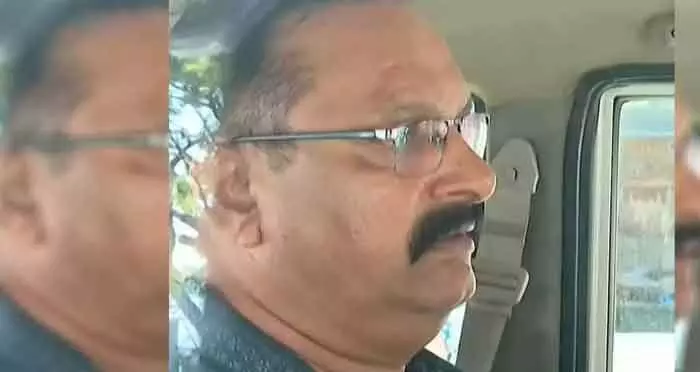 ശബരിമല സ്വര്‍ണ്ണക്കൊള്ളക്കേസ്: വിജിലന്‍സിന് വീഴ്ച; മുന്‍ എക്‌സിക്യൂട്ടീവ് ഓഫീസര്‍ സുധീഷ് കുമാറിന് ജാമ്യം; എന്‍. വാസു വീണ്ടും റിമാന്‍ഡില്‍