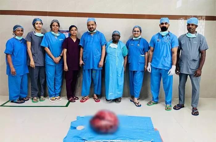 23 കിലോഗ്രാം ഭാരമുള്ള മുഴ 25 വയസുകാരിയില്‍ നിന്നും വിജയകരമായി നീക്കം ചെയ്തു; കോഴിക്കോട് മെഡിക്കല്‍ കോളേജ് സങ്കീര്‍ണ ശസ്ത്രക്രിയ