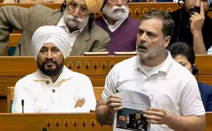 ഇന്ത്യന് ഭൂമി ചൈനക്ക് വിട്ടു കൊടുത്തു; പാര്ലമന്റില് രാഹുല് ഗാന്ധി ബാലിശമായ പെരുമാറ്റം; ഇന്ത്യന് സൈന്യത്തെ അപമാനിക്കുന്നതും രാജ്യത്തെ അന്താരാഷ്ട്ര തലത്തില് നാണം കെടുത്തുന്നതുമെന്ന് കേന്ദ്രമന്ത്രി ഗിരിരാജ് സിങ് ഇന്ത്യന് ഭൂമി ചൈനക്ക് വിട്ടു കൊടുത്തു; പാര്ലമന്റില് രാഹുല് ഗാന്ധി ബാലിശമായ പെരുമാറ്റം; ഇന്ത്യന് സൈന്യത്തെ അപമാനിക്കുന്നതും രാജ്യത്തെ അന്താരാഷ്ട്ര തലത്തില് നാണം കെടുത്തുന്നതുമെന്ന് കേന്ദ്രമന്ത്രി ഗിരിരാജ് സിങ്