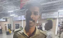 മാതാപിതാക്കള് കയറിയതിനു പിന്നാലെ ട്രെയിനിന്റെ വാതിലടഞ്ഞു; വന്ദേഭാരതില് കയറാനാകാതെ ഒറ്റപ്പെട്ട കുട്ടിക്ക് രക്ഷകനായി ആര്പിഎഫ് ഉദ്യോഗസ്ഥന് മാതാപിതാക്കള് കയറിയതിനു പിന്നാലെ ട്രെയിനിന്റെ വാതിലടഞ്ഞു; വന്ദേഭാരതില് കയറാനാകാതെ ഒറ്റപ്പെട്ട കുട്ടിക്ക് രക്ഷകനായി ആര്പിഎഫ് ഉദ്യോഗസ്ഥന്