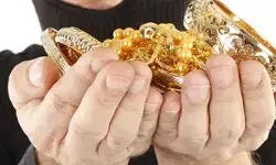 ബാരാമതിയില് അജിത് പവാറിന്റെ സംസ്കാര ചടങ്ങിനെത്തിയവരുടെ 30 ലക്ഷത്തോളം വരുന്ന ആഭരണങ്ങള് മോഷണം പോയി; കേസ് രജിസ്റ്റര് ചെയ്തു പോലീസ് ബാരാമതിയില് അജിത് പവാറിന്റെ സംസ്കാര ചടങ്ങിനെത്തിയവരുടെ 30 ലക്ഷത്തോളം വരുന്ന ആഭരണങ്ങള് മോഷണം പോയി; കേസ് രജിസ്റ്റര് ചെയ്തു പോലീസ്