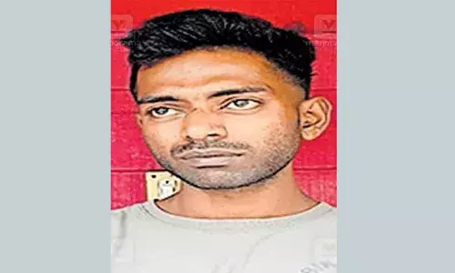 പോലിസിനെ കണ്ട് കയ്യിലിരുന്ന എംഡിഎംഎ വിഴുങ്ങി; വൈദ്യ പരിശോധനയിലൂടെ 11.260 ഗ്രാം കണ്ടെടുത്തു പോലിസിനെ കണ്ട് കയ്യിലിരുന്ന എംഡിഎംഎ വിഴുങ്ങി; വൈദ്യ പരിശോധനയിലൂടെ 11.260 ഗ്രാം കണ്ടെടുത്തു