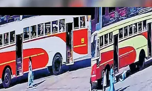 ബസിടിച്ചു വീണ സ്ത്രീയുടെ കാലുകളിലൂടെ അതേ ബസ് കയറിയിറങ്ങി; കാട്ടാക്കട കെഎസ്ആര്‍ടിസി ഡിപ്പോയിലുണ്ടായ അപകടത്തില്‍ വീട്ടമ്മയ്ക്ക് ഗുരുതര പരിക്ക്