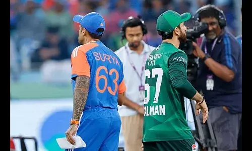 വിരമിക്കല്‍ പ്രഖ്യാപിച്ച ശേഷം നാലു ദിവസത്തിനുള്ളില്‍ തിരിച്ചുവരുന്നവര്‍;  തീരുമാനം മാറ്റിയാല്‍ അത്ഭുതപ്പെടാനില്ല; ലോകകപ്പില്‍ ഇന്ത്യക്കെതിരായ മത്സരം ബഹിഷ്‌കരിച്ച പാക്കിസ്ഥാനെ പരിഹസിച്ച് ഗവാസ്‌കര്‍