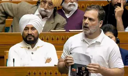 ഇന്ത്യന്‍ ഭൂമി ചൈനക്ക് വിട്ടു കൊടുത്തു; പാര്‍ലമന്റില്‍ രാഹുല്‍ ഗാന്ധി ബാലിശമായ പെരുമാറ്റം; ഇന്ത്യന്‍ സൈന്യത്തെ അപമാനിക്കുന്നതും രാജ്യത്തെ അന്താരാഷ്ട്ര തലത്തില്‍ നാണം കെടുത്തുന്നതുമെന്ന് കേന്ദ്രമന്ത്രി ഗിരിരാജ് സിങ്