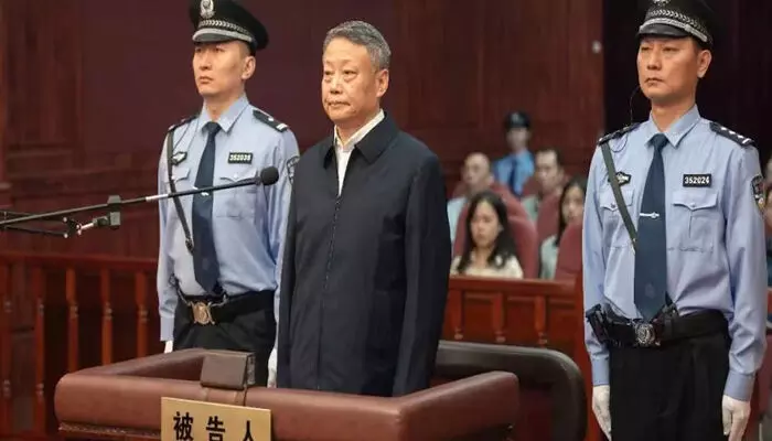 175 കോടി രൂപയുടെ അഴിമതി; ചൈനയില് മുന് നിയമമന്ത്രി താങ് യിജുന് ജീവപര്യന്തം തടവു ശിക്ഷ: സ്വത്തുക്കള് കണ്ടുകെട്ടി 175 കോടി രൂപയുടെ അഴിമതി; ചൈനയില് മുന് നിയമമന്ത്രി താങ് യിജുന് ജീവപര്യന്തം തടവു ശിക്ഷ: സ്വത്തുക്കള് കണ്ടുകെട്ടി