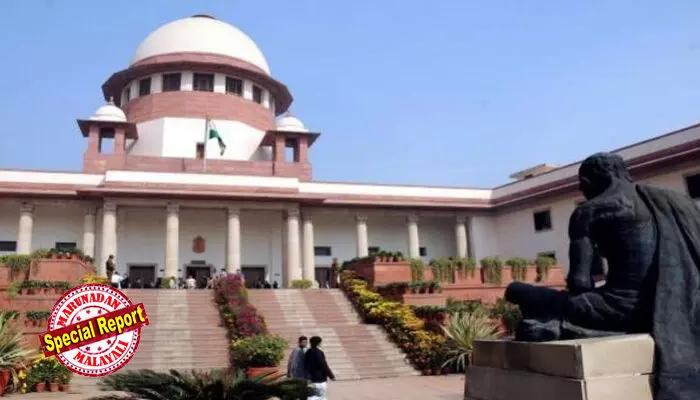 നിയമത്തിന്റെ മറവില് വ്യക്തിസ്വാതന്ത്ര്യവും മതസ്വാതന്ത്ര്യവും ഹനിക്കപ്പെടുന്നു; സ്വകാര്യതയുടെ ലംഘനം; മതപരിവര്ത്തന നിയമത്തിനെതിരെ ക്രൈസ്തവ സംഘടനകള് സുപ്രീം കോടതിയില്; കേന്ദ്രസര്ക്കാരിനും 12 സംസ്ഥാനങ്ങള്ക്കും നോട്ടീസ് നിയമത്തിന്റെ മറവില് വ്യക്തിസ്വാതന്ത്ര്യവും മതസ്വാതന്ത്ര്യവും ഹനിക്കപ്പെടുന്നു; സ്വകാര്യതയുടെ ലംഘനം; മതപരിവര്ത്തന നിയമത്തിനെതിരെ ക്രൈസ്തവ സംഘടനകള് സുപ്രീം കോടതിയില്; കേന്ദ്രസര്ക്കാരിനും 12 സംസ്ഥാനങ്ങള്ക്കും നോട്ടീസ്