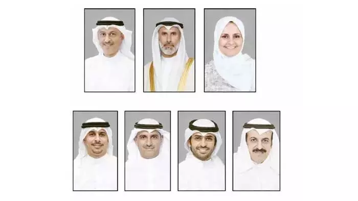 ഒരു വനിതയടക്കം 7 പുതിയ മന്ത്രിമാര്; കുവൈത്ത് മന്ത്രിസഭ പുനഃസംഘടിപ്പിച്ചു ഒരു വനിതയടക്കം 7 പുതിയ മന്ത്രിമാര്; കുവൈത്ത് മന്ത്രിസഭ പുനഃസംഘടിപ്പിച്ചു