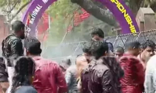 ശബരിമല സ്വര്‍ണക്കൊള്ള; നിയമസഭയ്ക്ക് മുന്നില്‍ യുവമോര്‍ച്ച പ്രതിഷേധം