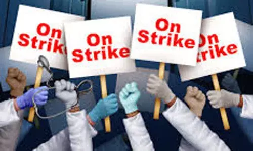 രോഗികള്‍ പെരുവഴിയില്‍; മെഡിക്കല്‍ കോളജുകളില്‍ ഡോക്ടര്‍മാരുടെ ഒപി ബഹിഷ്‌കരണത്തില്‍ വലഞ്ഞ് ആരോഗ്യ കേരളം