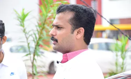 മഹിളാമന്ദിരത്തിന്റെ ഉദ്ഘാടന ചടങ്ങില്‍ ക്ഷണിച്ചില്ല; വി കെ പ്രശാന്ത് എംഎല്‍എയുടെ വാഹനം തടഞ്ഞെന്ന് പരാതി; കൗണ്‍സിലര്‍ക്കെതിരെ കേസെടുത്ത് പൊലീസ്