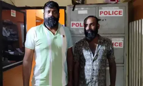 അപകടത്തില്‍ പരുക്കേറ്റ യുവാവിനൊപ്പം വന്നു; ഡോക്ടറെയും ജീവനക്കാരെയും പൊതിരെ തല്ലി; കൊട്ടിയം ഹോളിക്രോസ് ആശുപത്രിയില്‍ അക്രമം നടത്തിയ സംഘത്തിലെ രണ്ടു പേര്‍ പിടിയില്‍