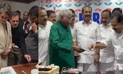 പാര്‍ലമെന്റ് മന്ദിരത്തില്‍ രാഹുല്‍ ഗാന്ധിയുടെയും പ്രിയങ്കയുടെയും നേതൃത്വത്തില്‍ എംപിമാര്‍ കേക്ക് മുറിച്ചു; വൈറലായി കെ സി യുടെ ജന്മദിനാഘോഷം