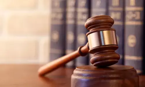 പൂച്ചട്ടി എടുത്തു കൊടുത്ത പെൺകുട്ടിയുടെ കൈയ്യിൽ കയറിപ്പിടിച്ചു; ഉമ്മ തന്നാലേ കൈ വിടുള്ളൂവെന്ന് 54കാരൻ; നിര്‍ബന്ധിച്ച് ഉമ്മ വയ്പ്പിച്ചെന്ന് കേസ്; വെട്ടുകാടുകാരൻ എഡിസണ് കിട്ടിയത് 14 വർഷം കഠിനതടവ്