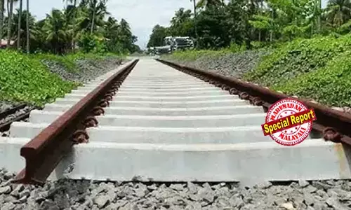 ശബരി റെയില്‍ സ്വപ്നങ്ങള്‍ക്ക് വീണ്ടും ചിറക് മുളച്ചു! പദ്ധതിക്ക് ചെലവാകുന്ന പകുതി തുക 1900 കോടി രൂപ സംസ്ഥാന സര്‍ക്കാര്‍ വഹിക്കും; 3810 കോടിയുടെ പദ്ധതിയ്ക്ക് പച്ചക്കൊടി; ഭൂമി ഏറ്റെടുക്കാന്‍ റവന്യു വകുപ്പിന് നിര്‍ദ്ദേശം; കേന്ദ്രം കൈവിട്ട അങ്കമാലി-എരുമേലി പാതയ്ക്ക് കിഫ്ബിയിലൂടെ പുനര്‍ജന്മം; അയ്യപ്പഭക്തര്‍ക്കും മലയോര മേഖലയ്ക്കും ഇനി നല്ലകാലം