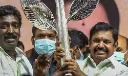 വര്‍ഷത്തില്‍ മൂന്ന് പാചകവാതക സിലിന്‍ഡറുകള്‍ സൗജന്യം;  വിദ്യാഭ്യാസ വായ്പ എഴുതിത്തള്ളും; വമ്പന്‍ വാഗ്ദാനങ്ങളുമായി അണ്ണാ ഡി.എം.കെ.