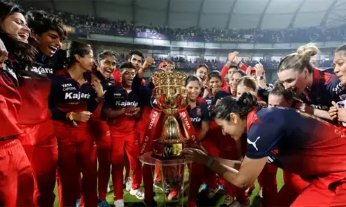 ആവേശ പോരാട്ടത്തില്‍ ഡല്‍ഹി ക്യാപിറ്റല്‍സിനെ നിഷ്പ്രഭരാക്കി മന്ദാന-വോള്‍ സഖ്യത്തിന്റെ താണ്ഡവം; റെക്കോഡ് ചെയ്‌സില്‍ ആര്‍സിബിക്ക് രണ്ടാം ഡബ്ല്യുപിഎല്‍ കിരീടം; നാല് വട്ടം ഫൈനലില്‍, നാലിലും തോല്‍വി! കപ്പിനും ചുണ്ടിനുമിടയില്‍ വീണ്ടും വിജയം കിട്ടാക്കനിയായി ഡല്‍ഹി ക്യാപിറ്റല്‍സ്