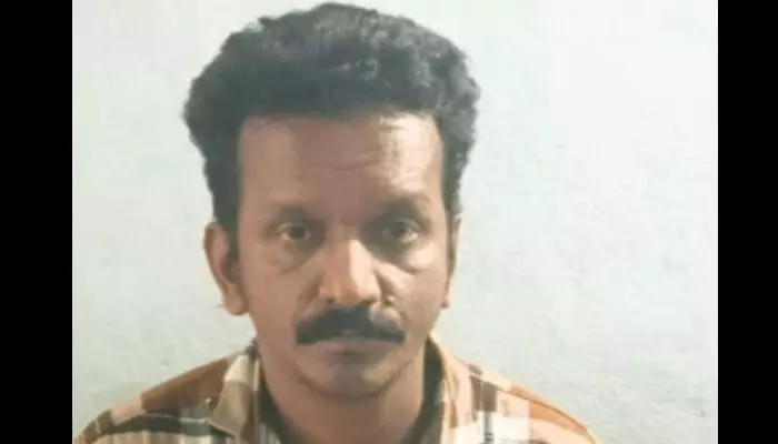 പതിനാലുകാരനെ അശ്ലീല വീഡിയോ കാണിച്ച ശേഷം ലൈംഗികാതിക്രമം; പോക്സോക്കേസില് പ്രതി അറസ്റ്റില് പതിനാലുകാരനെ അശ്ലീല വീഡിയോ കാണിച്ച ശേഷം ലൈംഗികാതിക്രമം; പോക്സോക്കേസില് പ്രതി അറസ്റ്റില്