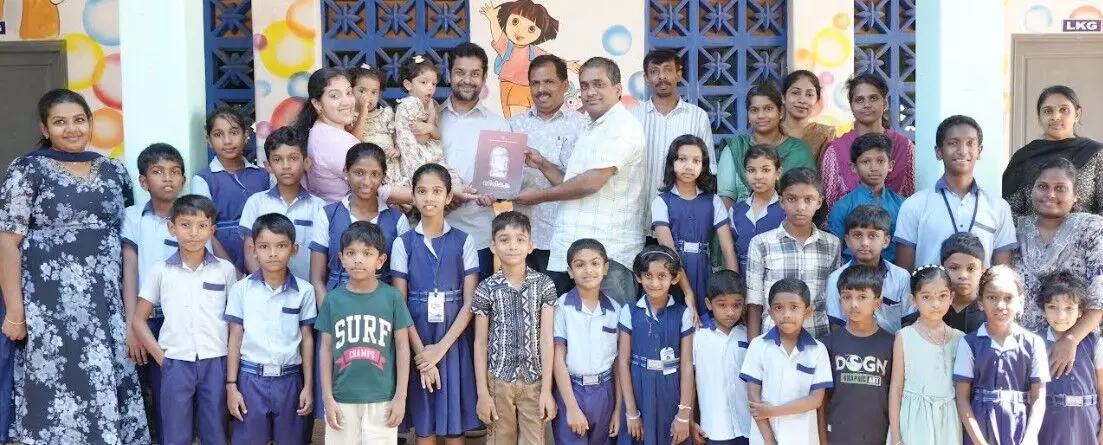 വാക്ക് പാലിച്ച് റോഷ്ണി തോംസണ് കവീക്കുന്ന് സ്കൂളില് വാക്ക് പാലിച്ച് റോഷ്ണി തോംസണ് കവീക്കുന്ന് സ്കൂളില്