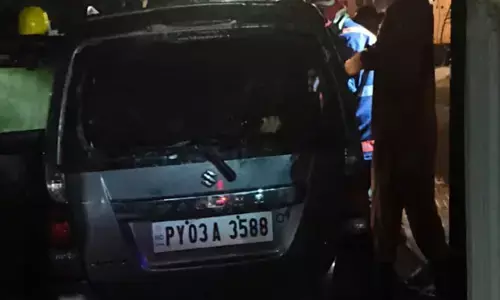 വയനാട്ടില്‍ കാറിന് തീ പിടിച്ച് യുവാവിന് ദാരുണാന്ത്യം; പൊള്ളലേറ്റ ഭാര്യയും മൂന്ന് മക്കളും ആശുപത്രിയില്‍