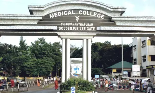 തിരുവനന്തപുരം മെഡിക്കല്‍ കോളേജില്‍ ഓക്‌സിജന്‍ സിലണ്ടറിന്റെ ഫ്‌ലോമീറ്റര്‍ പൊട്ടിത്തെറിച്ചു; വനിതാ അറ്റന്‍ഡര്‍ക്ക് പരിക്ക്