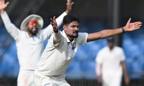 ഇൻഡോറിൽ കുൽദീപ് സെൻ ഷോ;  തകർപ്പൻ ഫൈവ് വിക്കറ്റ് നേട്ടം; രഞ്ജി ക്വാർട്ടറിൽ ജമ്മുകശ്മീർ 194ന് പുറത്ത്; ശുഭം ഖജൂരിയക്ക് അർധസെഞ്ചുറി; ആദ്യ ദിനം പിടിമുറുക്കി മധ്യപ്രദേശ്