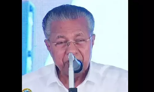 പോറ്റിയെ ശബരിമലയില്‍ കയറ്റിയത് ദേവസ്വം മന്ത്രിയായിരുന്ന കോണ്‍ഗ്രസിലെ ആ ഉന്നത നേതാവ! കളി തുടങ്ങിയത് 2004-ല്‍; സഭയില്‍ നിന്ന് പ്രതിപക്ഷം ഒളിച്ചോടിയത് സത്യം പുറത്തുവരുന്നത് പേടിച്ച്; ഉണ്ണിക്കൃഷ്ണന്‍ പോറ്റി വിഷയത്തില്‍ ഒളിയമ്പുമായി പിണറായി