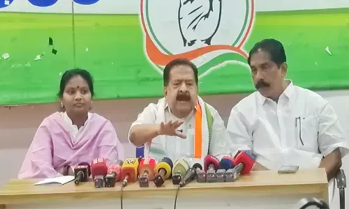 ശബരിമല സ്വര്‍ണ്ണക്കടത്ത് കേസ് അട്ടിമറിച്ചു; പ്രതികള്‍ക്ക് സ്വാഭാവിക ജാമ്യം ലഭിക്കാന്‍ സാഹചര്യം ഒരുക്കിയത് ആഭ്യന്തര വകുപ്പ്; രക്തസാക്ഷി ഫണ്ട് തട്ടിപ്പില്‍ എം.വി ഗോവിന്ദന്‍ മറുപടി പറയണം: രമേശ് ചെന്നിത്തല