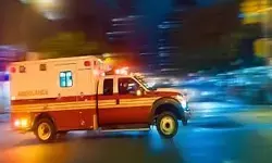 മൃതദേഹം വീട്ടിലേക്ക് ചുമന്നുകൊണ്ടുപോകുന്ന ബന്ധുക്കൾ; നടന്നത് ഏകദേശം രണ്ട് കിലോമീറ്ററോളം; നാട്ടുകാർ കാര്യം തിരക്കിയപ്പോൾ അറിയുന്നത് ആംബുലൻസ് ഡ്രൈവറുടെ ക്രൂരത