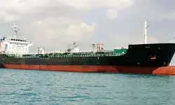 മുബൈയില്‍ അന്താരാഷ്ട്ര എണ്ണ ചരക്ക് കള്ളക്കടത്ത് റാക്കറ്റ് പിടിയില്‍; മൂന്ന് വിദേശ കപ്പലുകളെ വളഞ്ഞത് കോസ്റ്റ് ഗാര്‍ഡ്