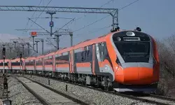 പാളത്തില്‍ ബോംബ് വെച്ച് വന്ദേഭാരത് തകര്‍ക്കും; 250 പേരെ കൊല്ലും! രണ്ട് കോടി രൂപ ആവശ്യപ്പെട്ട് റെയില്‍വെക്ക് ഭജിഹാദികളുടെ ഭീഷണിക്കത്ത്; വ്യാജ സന്ദേശമെന്ന് റെയില്‍വേ; അന്വേഷണം ഊര്‍ജിതം